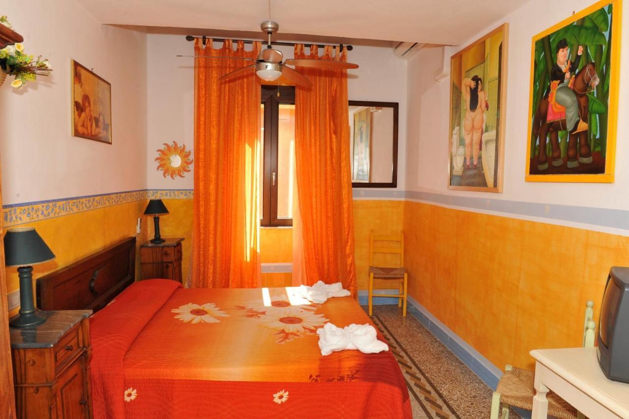 B&B Tony And Judy Orbetello Rum bild